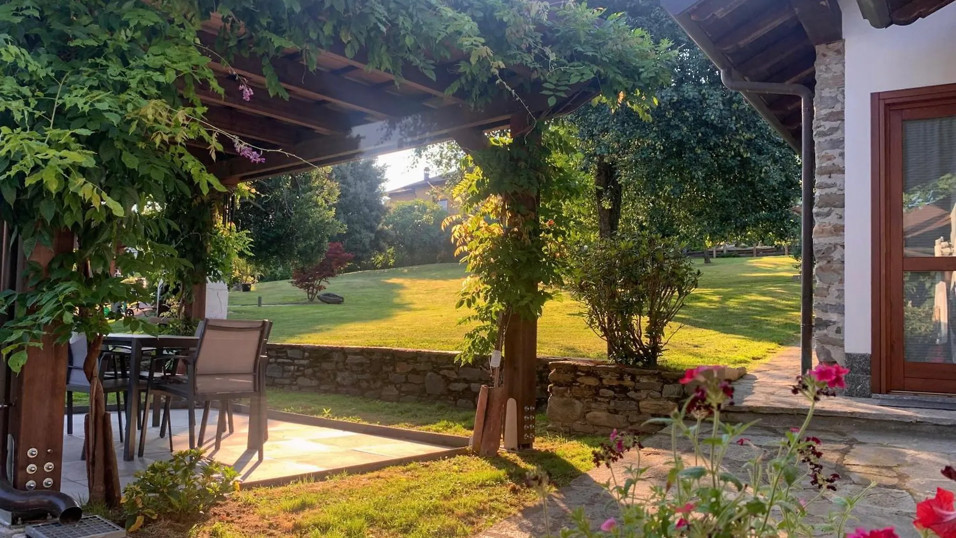 Villa Il Granaio - Ancient Molino Maufet Watermill On Lake Como - Garden View Colico